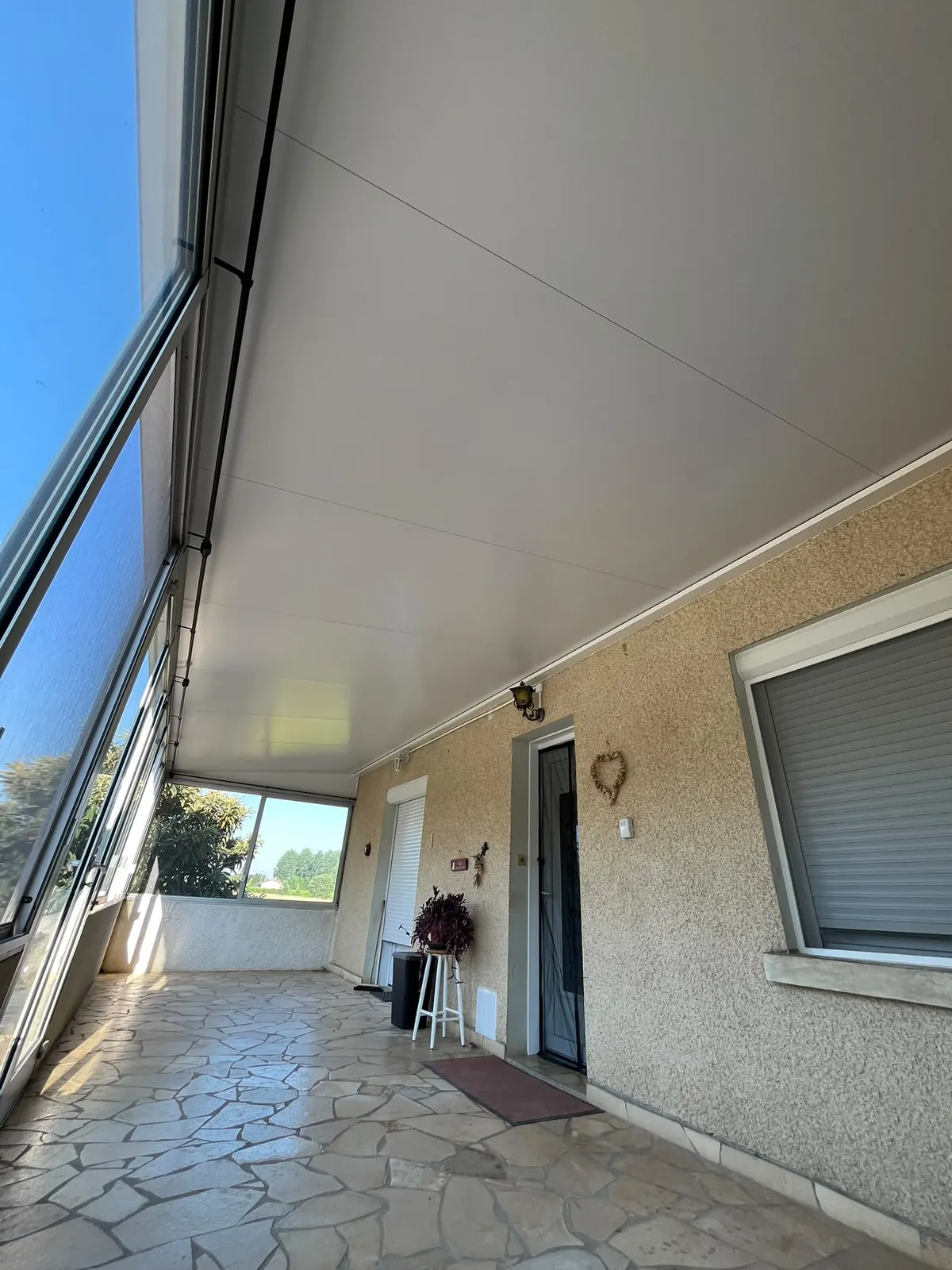 Véranda aluminium installée à Albias — vue latérale