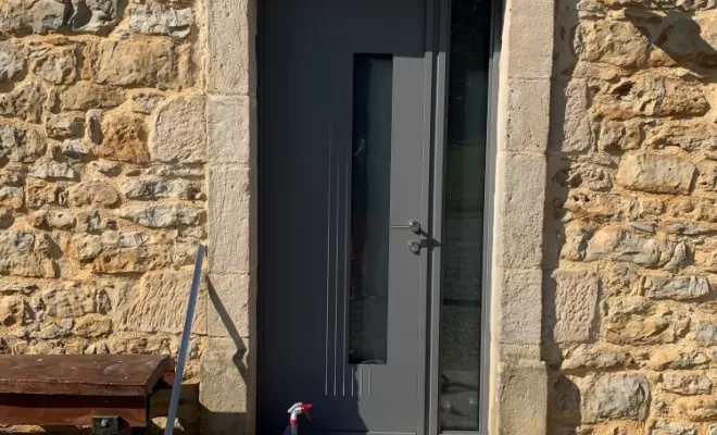 Installation de porte d’entrée aluminium sur mesure à Monclar-de-Quercy par ALU PROJECT