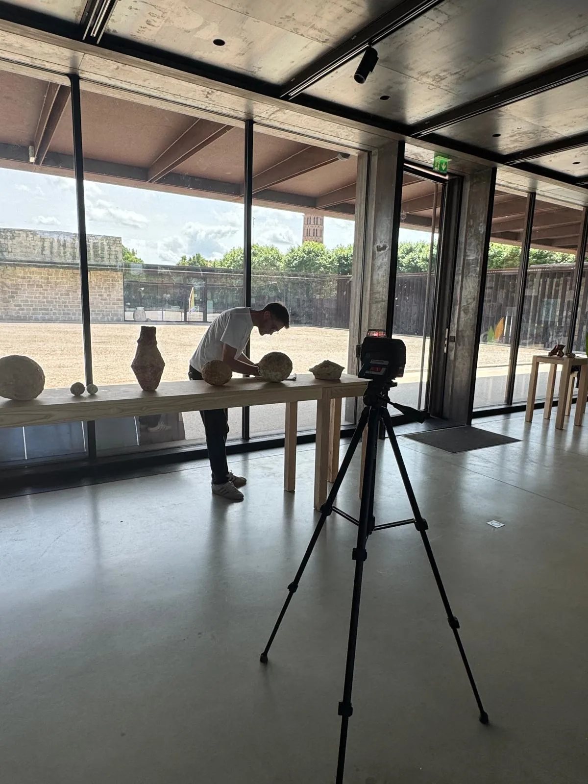 Stores à bandes verticales installés au Château de Nègrepelisse par ALU PROJECT
