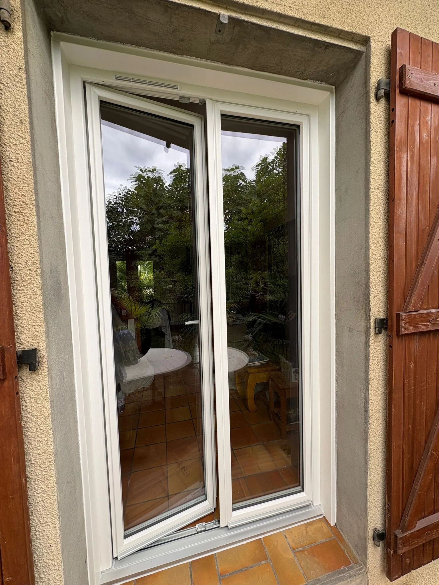 Menuiserie PVC blanche avec volets à Montauban