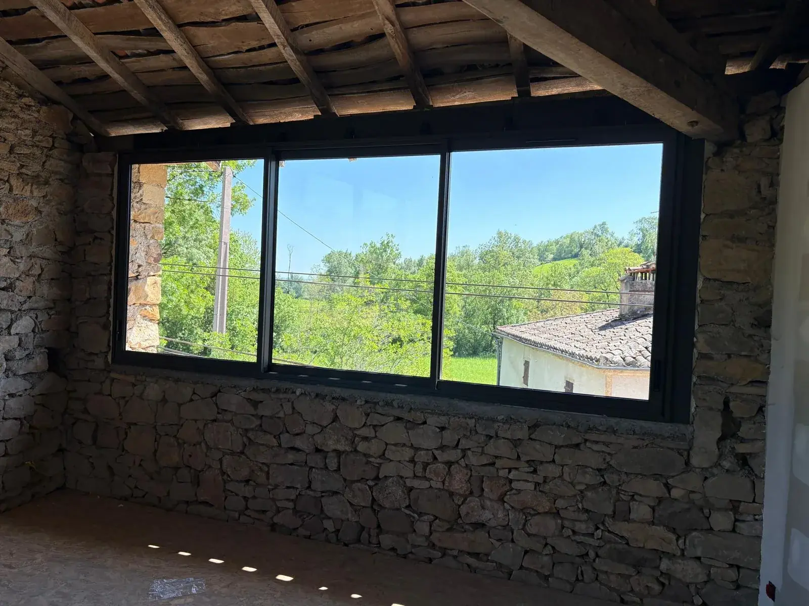 Installation de menuiseries aluminium à Puycelsi par ALU PROJECT