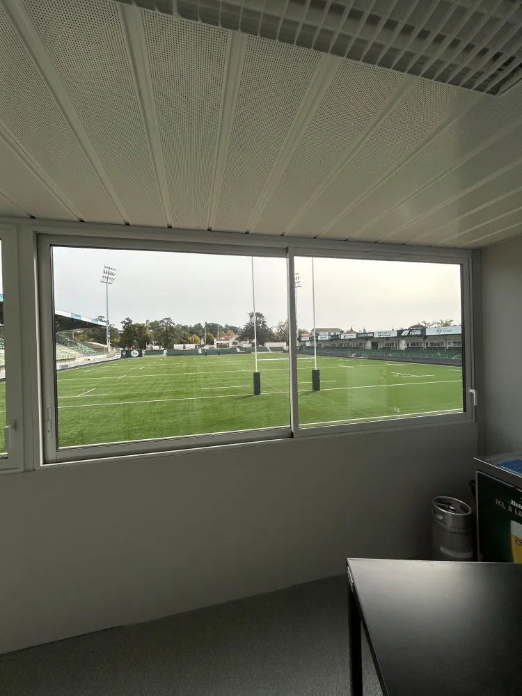 Menuiseries aluminium sur mesure pour les loges de l’USM Sapiac