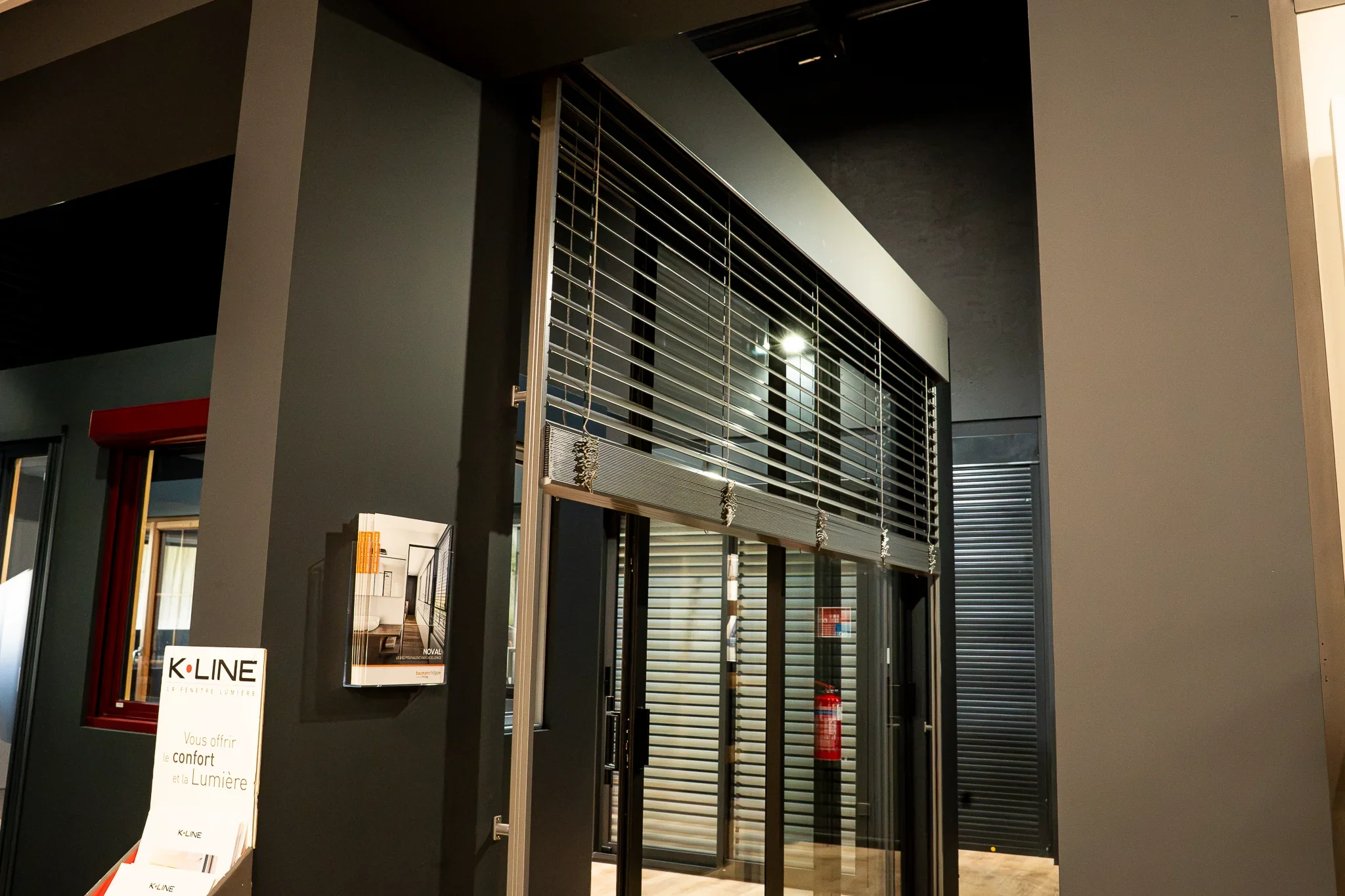 Portes et fenêtres présentés dans le showroom ALU PROJECT à Nègrepelisse — vue 3
