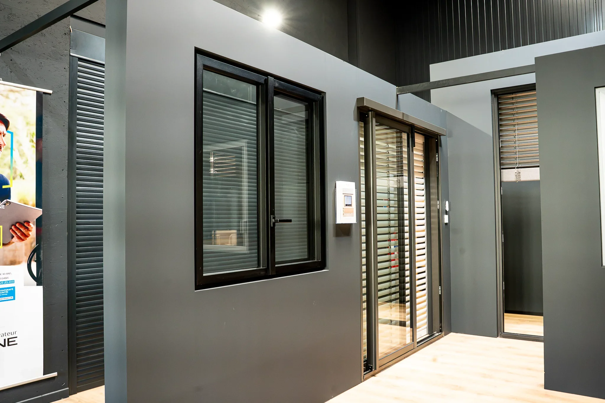 Portes et fenêtres présentés dans le showroom ALU PROJECT à Nègrepelisse — vue 4