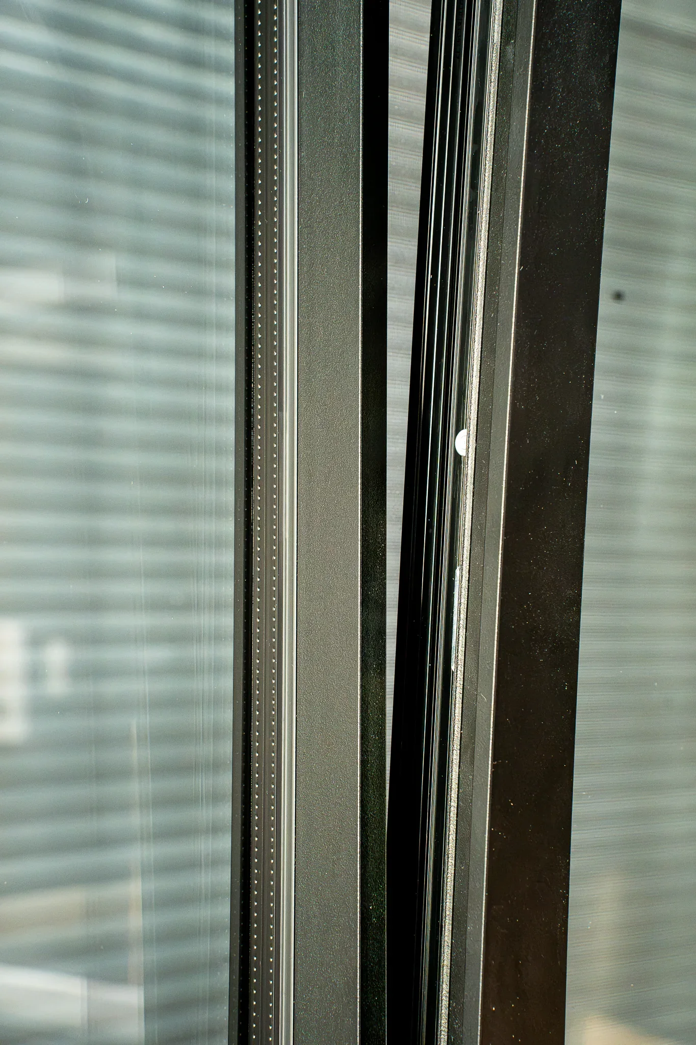 Portes et fenêtres présentés dans le showroom ALU PROJECT à Nègrepelisse — vue 5