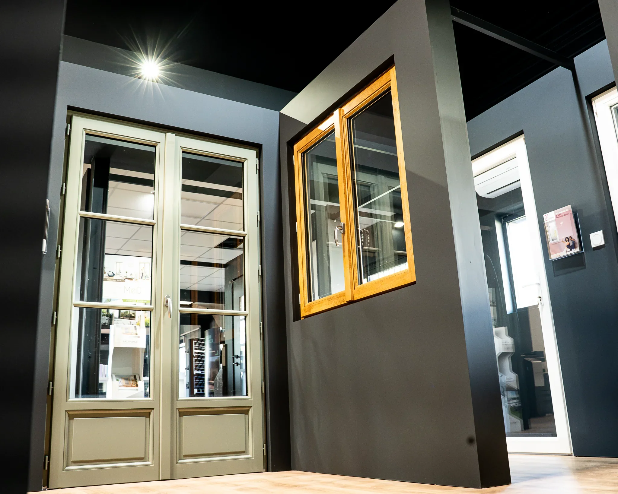 Portes et fenêtres présentés dans le showroom ALU PROJECT à Nègrepelisse — vue 8