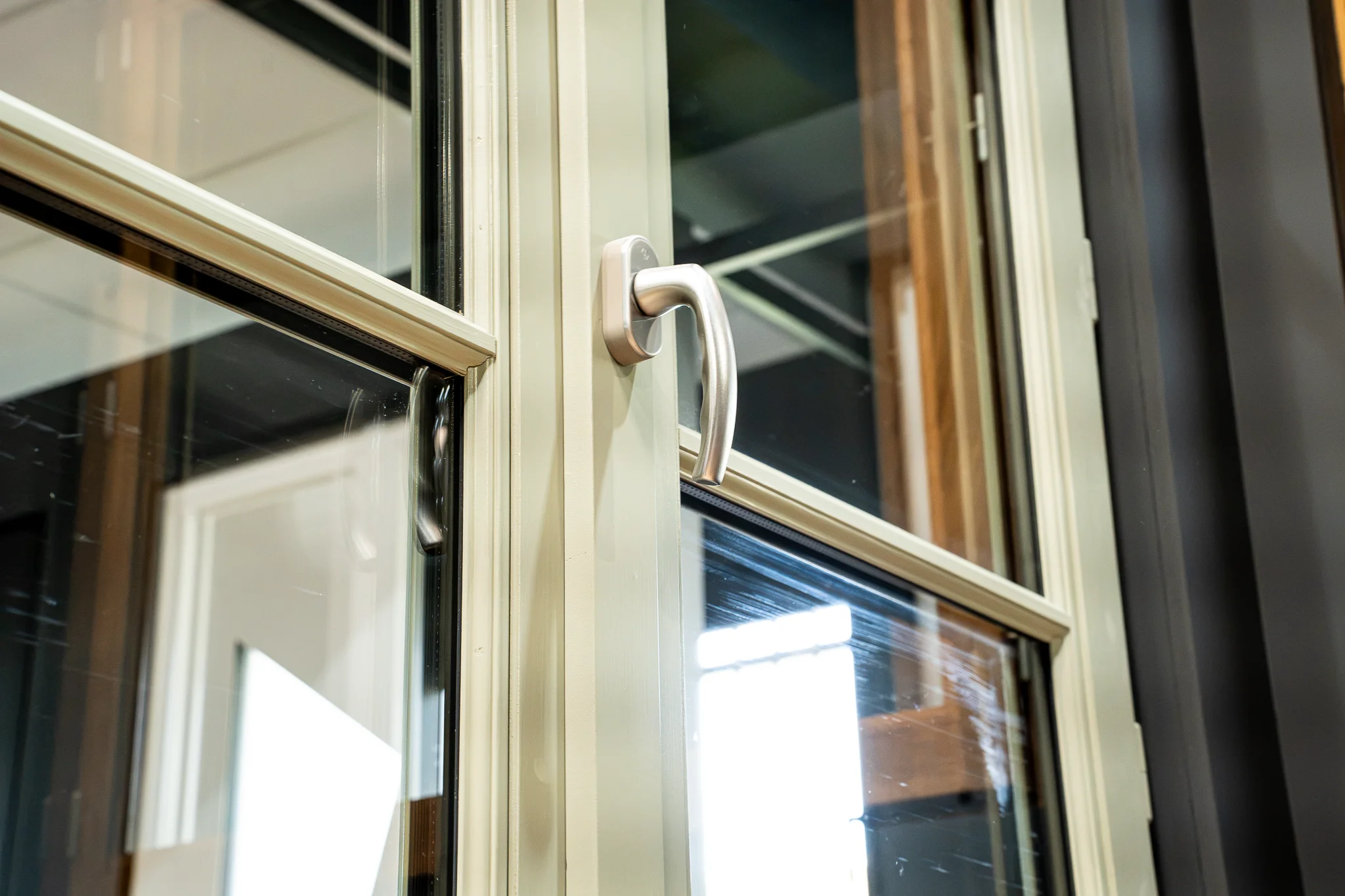 Portes et fenêtres présentés dans le showroom ALU PROJECT à Nègrepelisse — vue 9