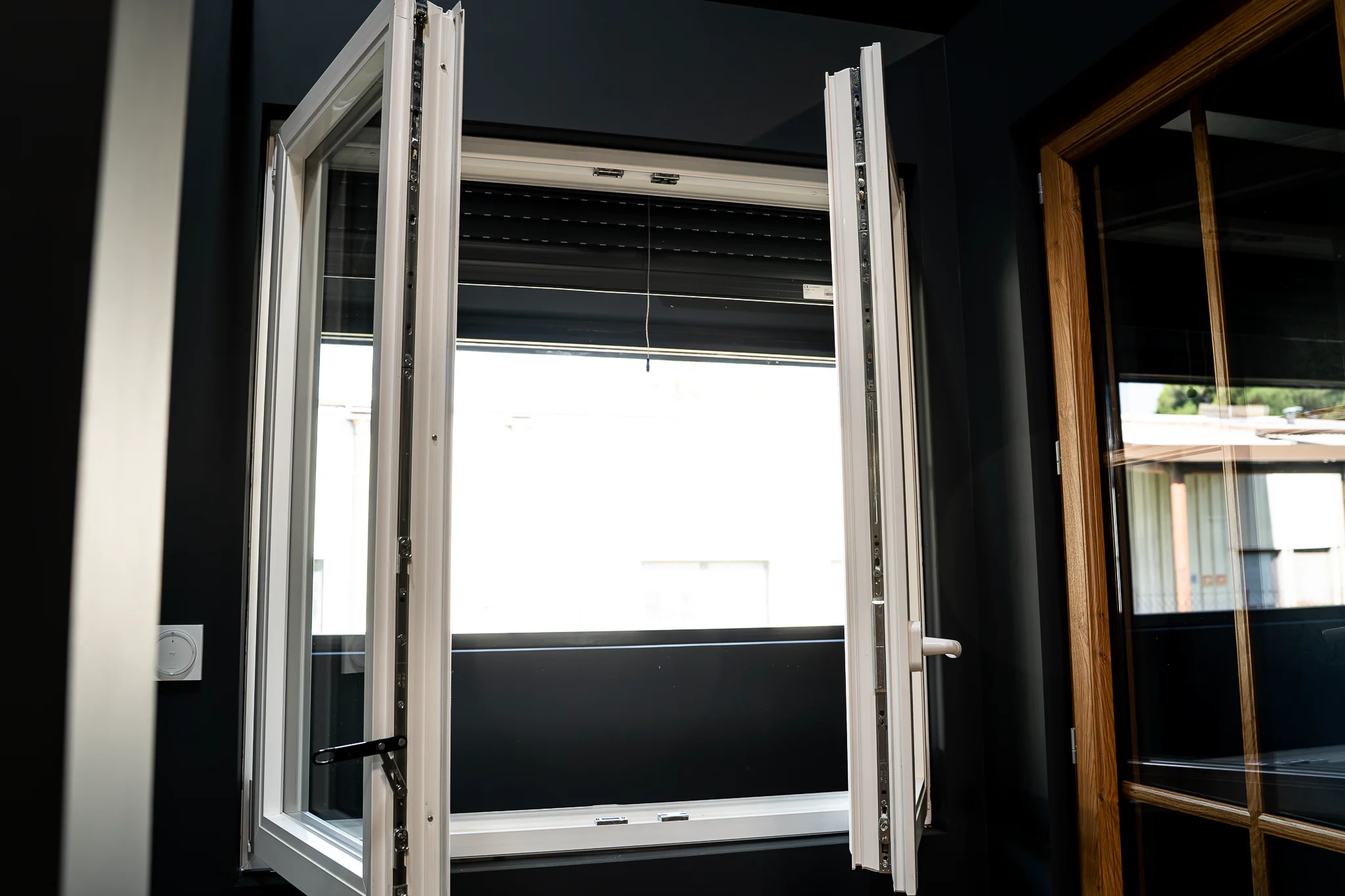 Portes et fenêtres présentés dans le showroom ALU PROJECT à Nègrepelisse — vue 14