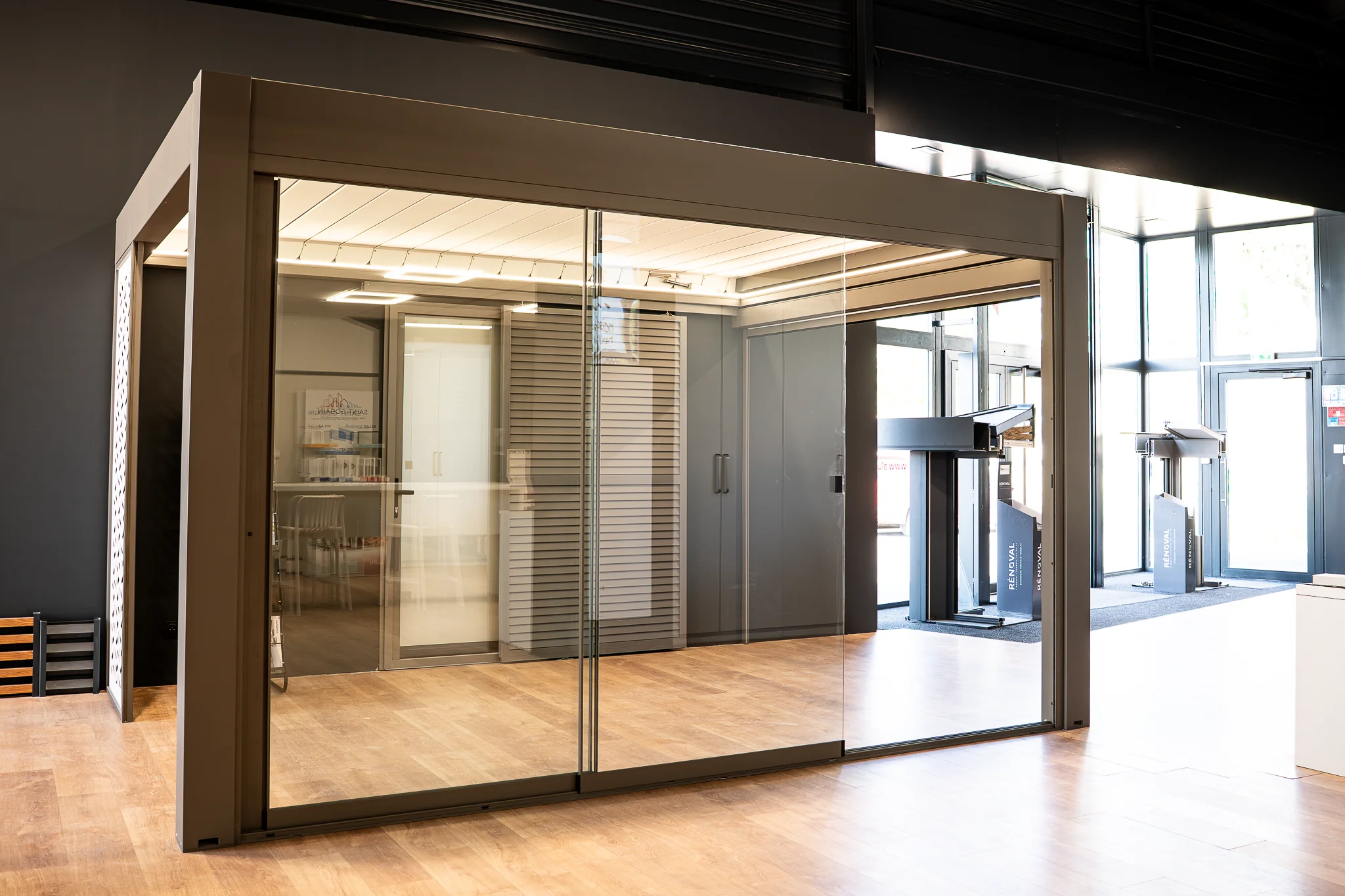 Vérandas présentés dans le showroom ALU PROJECT à Nègrepelisse — vue 5
