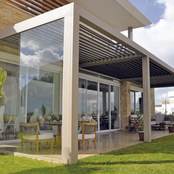 Pergola bioclimatique sur terrasse